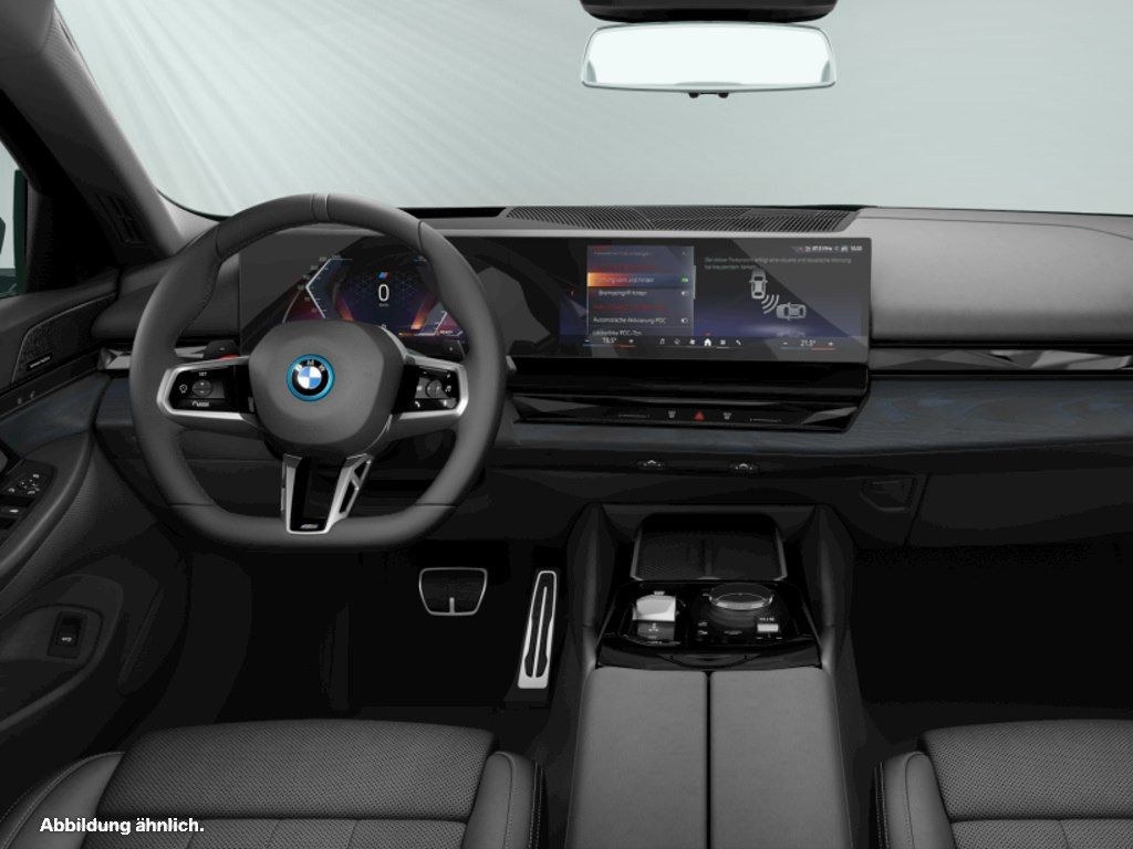 نمای دیگر بی ام و 550e xDrive M Sport|20"LM|Head-Up|Autobahnass.