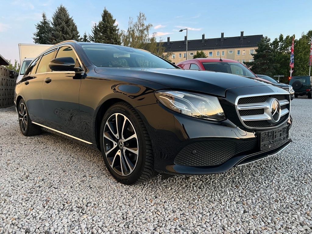 نمای دیگر مرسدس بنز E 220 E T-Modell E 220 d