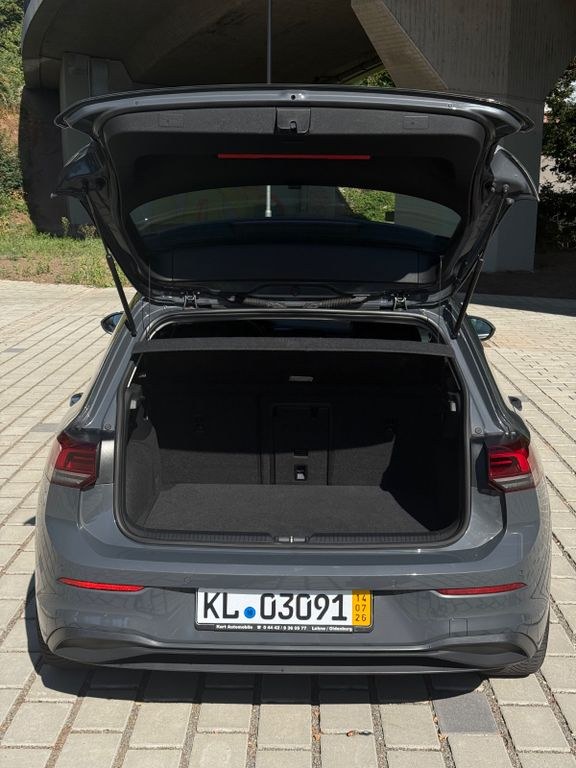 نمای دیگر فولکس واگن گلف 8 2.0 TDI | تسمه تایم نو | TÜV نو
