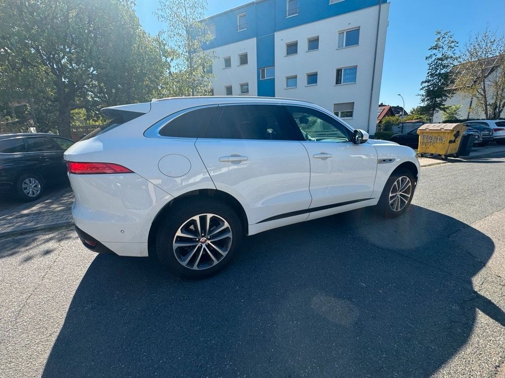 نمای دیگر جگوار F-Pace