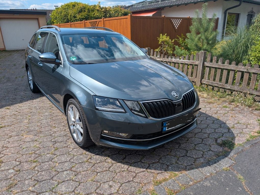 اشکودا اکتاویا 2.0 TSI DSG استایل کامبی
