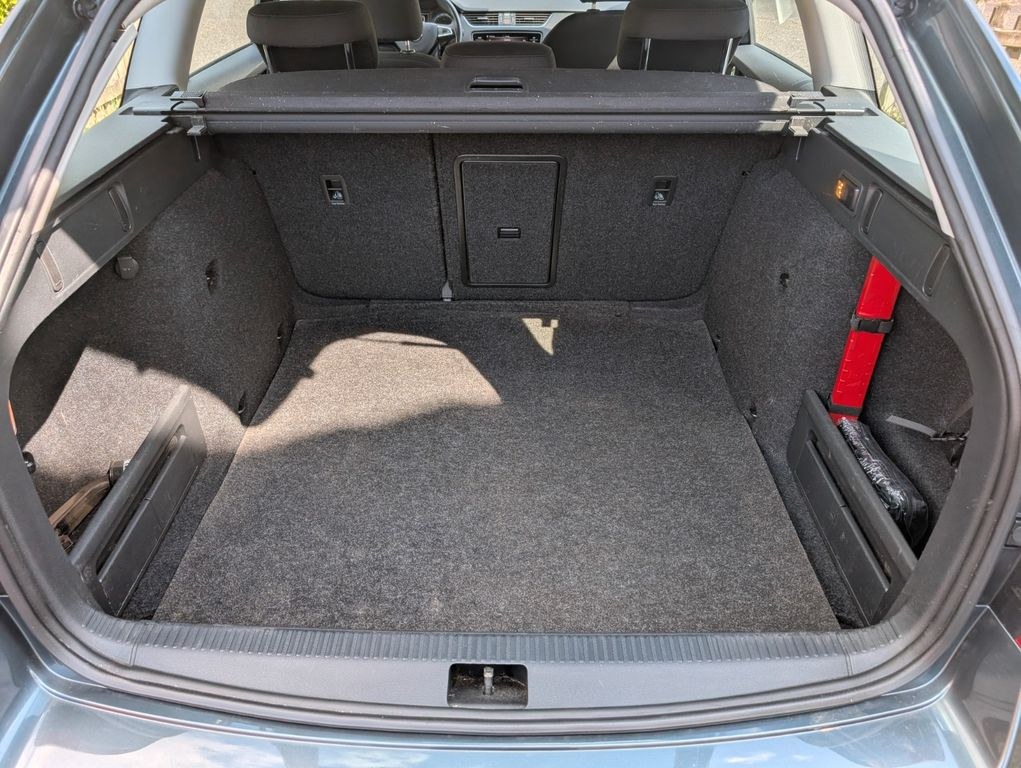 نمای دیگر اشکودا اکتاویا 2.0 TSI DSG استایل کامبی