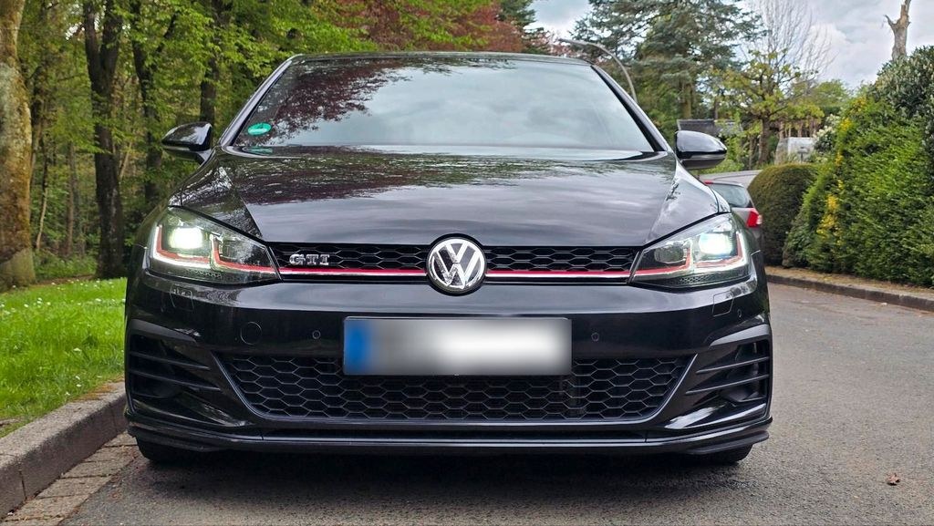 نمای دیگر فولکس واگن گلف 7 GTI فیسلیفت DSG 7G دست دوم