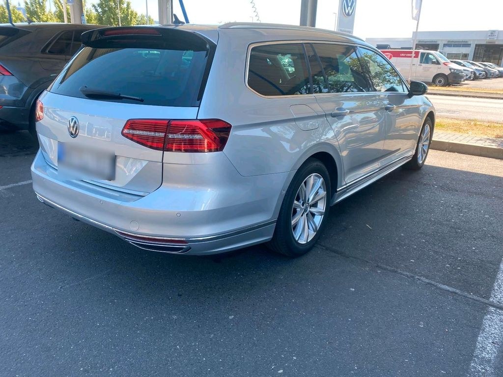 نمای دیگر فولکس واگن VW پاسات R-LINE *AHK*ACC*چرم*ناوبری*دوربین