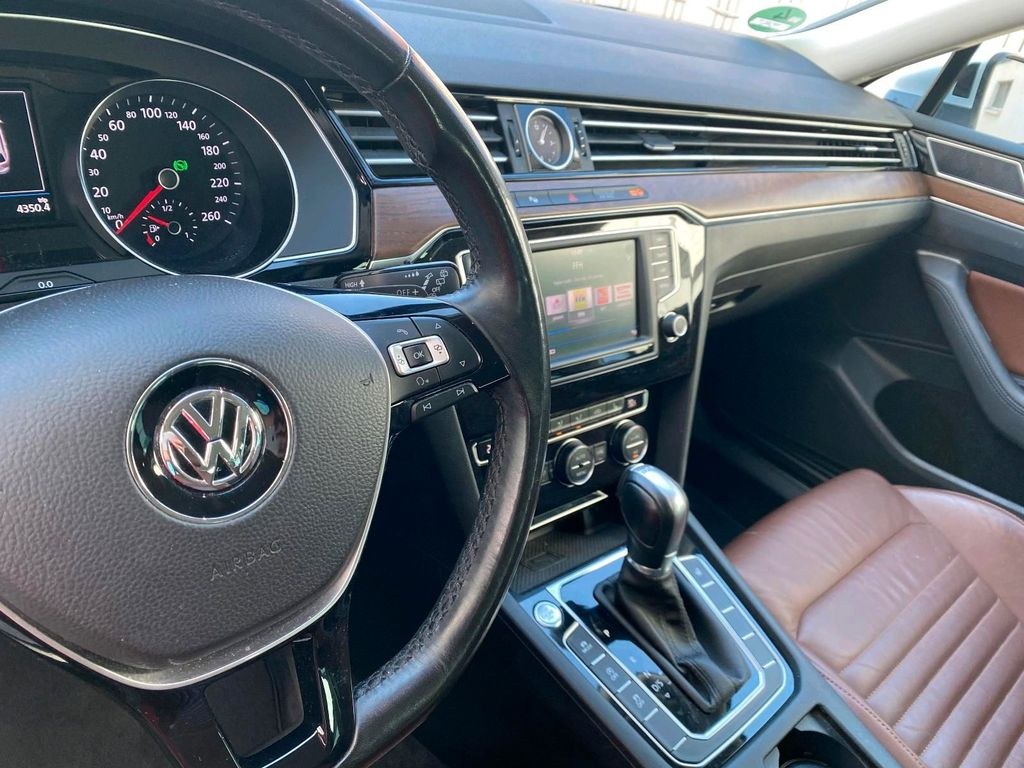 نمای دیگر فولکس واگن VW پاسات R-LINE *AHK*ACC*چرم*ناوبری*دوربین