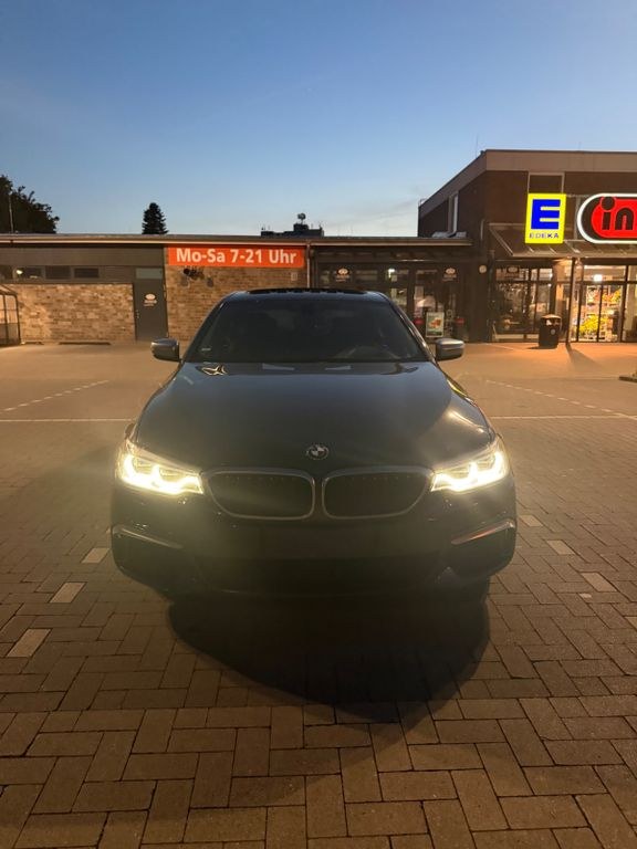 بی ام و M550i xDrive