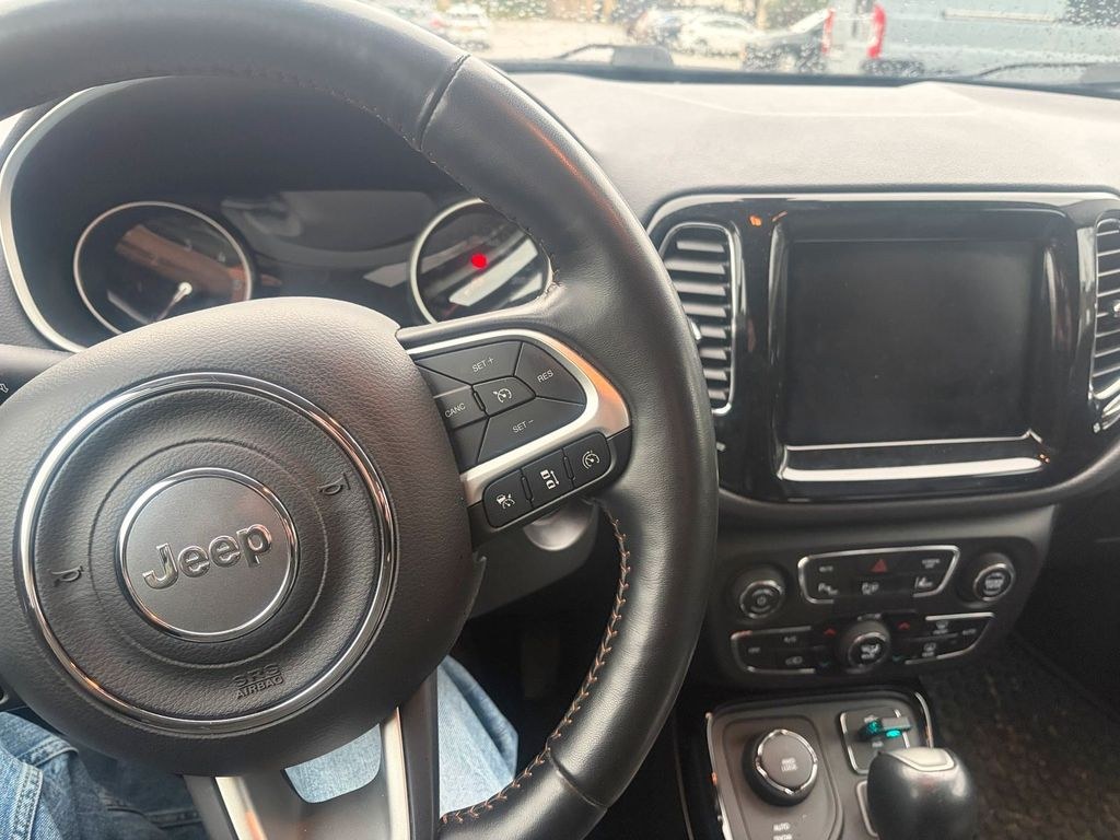 نمای دیگر جیپ کامپس 2.0 لیمیتد D 4x4 140 PS
