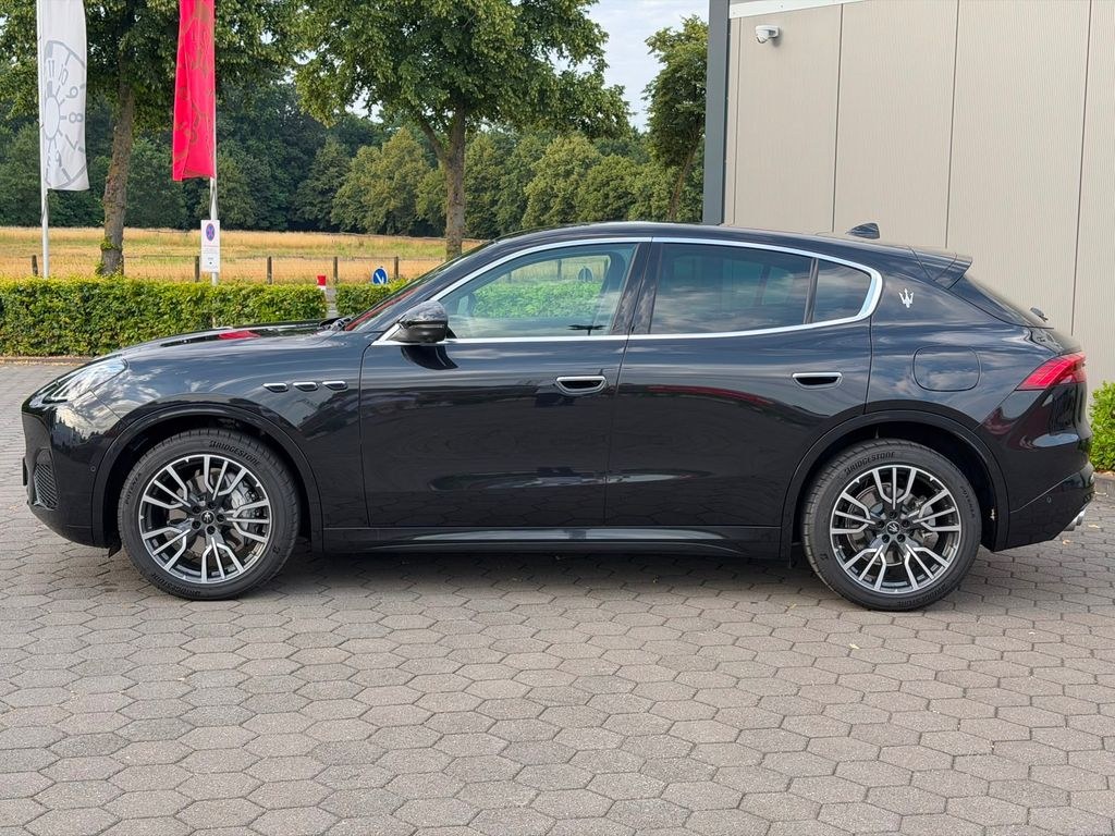 نمای دیگر مازراتی گرکاله مودنا 221 kW 2.0 هیبرید ملایم AWD GT