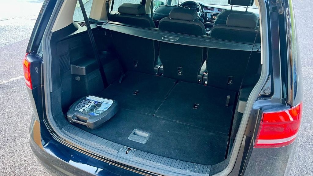 نمای دیگر فولکس واگن توران 2.0 TDI 150 CV 7 صندلی