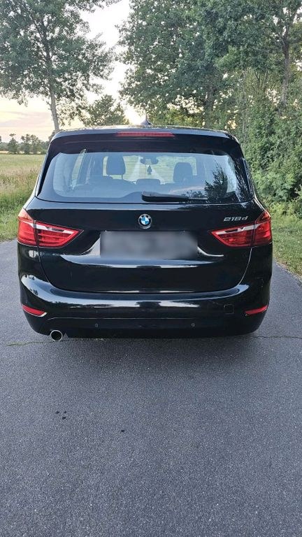 نمای دیگر بی ام و بی ام و 218D گرن تورر ۷ نفره