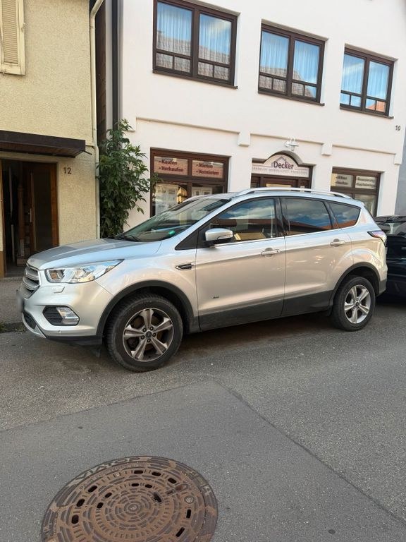 نمای دیگر فورد کوگا 4x4 1.5l وضعیت عالی