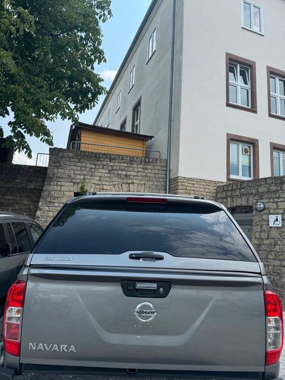 نمای دیگر نیسان ان گارد