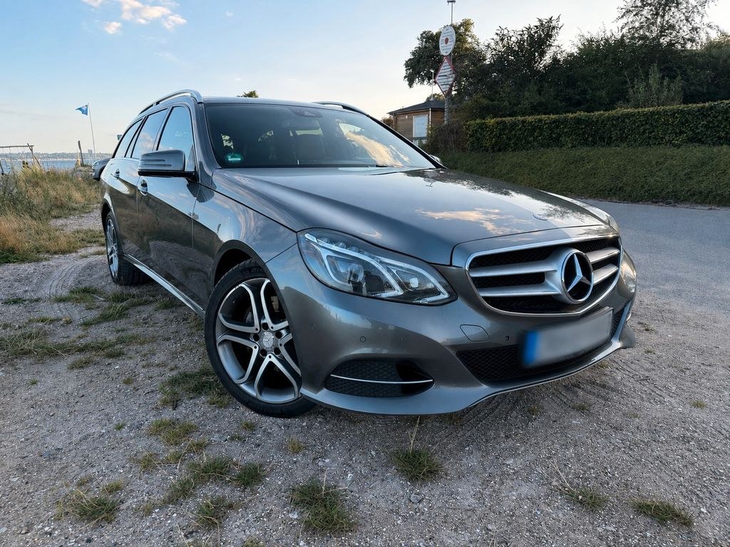 نمای دیگر مرسدس بنز E 300 BlueTEC T V6 دیزل