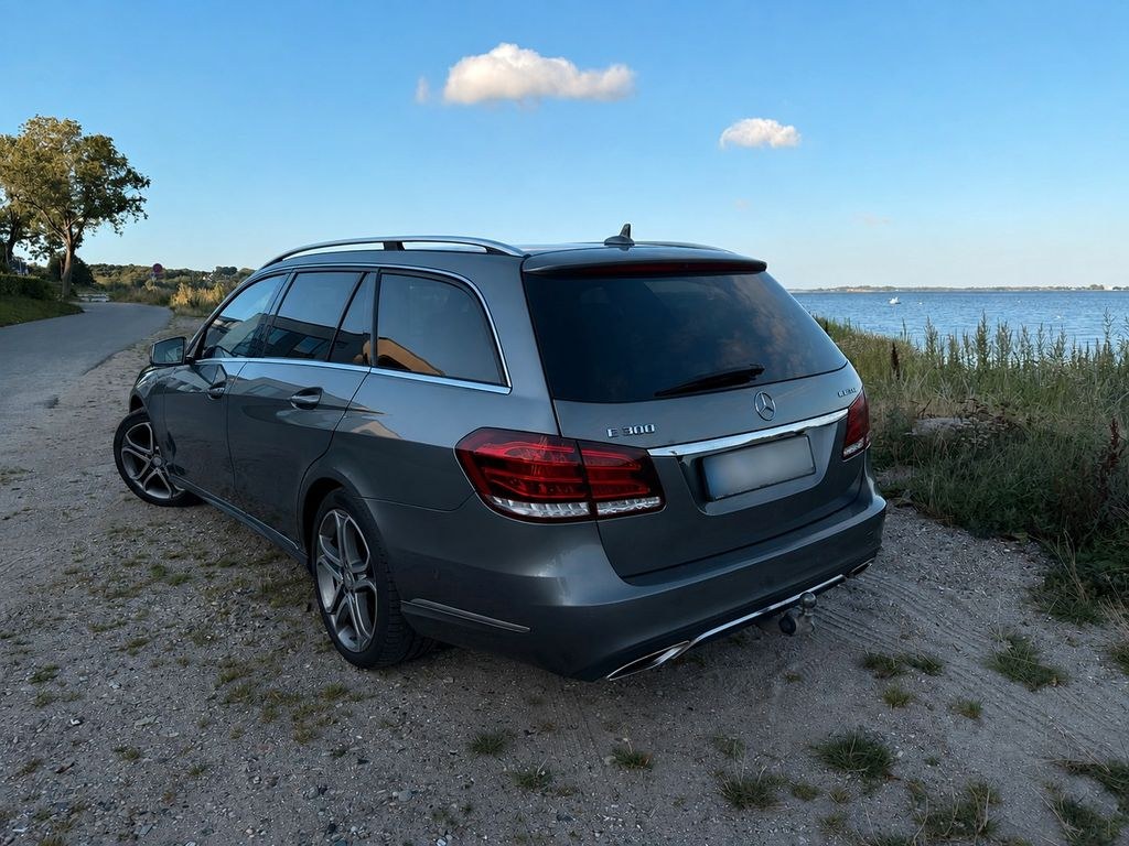 نمای دیگر مرسدس بنز E 300 BlueTEC T V6 دیزل
