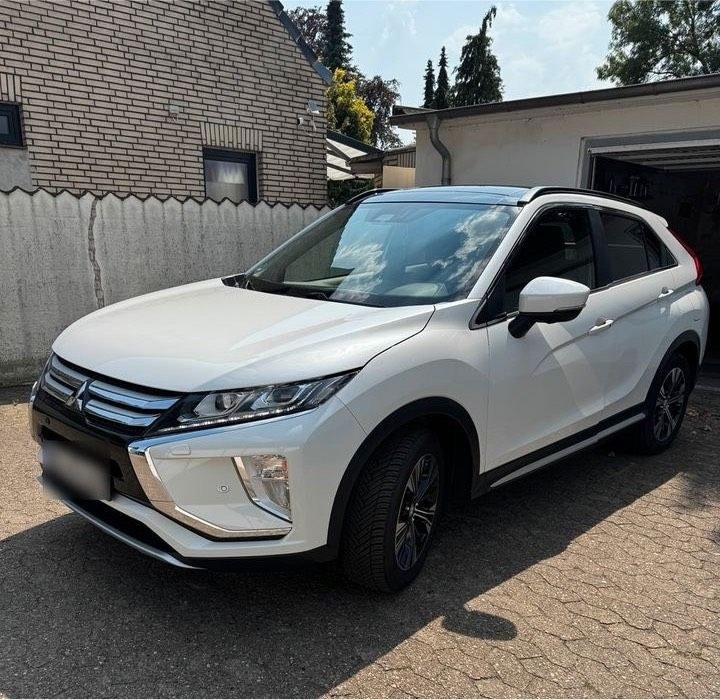 نمای دیگر میتسوبیشی اکلیپس کراس 4WD اتوماتیک LED...