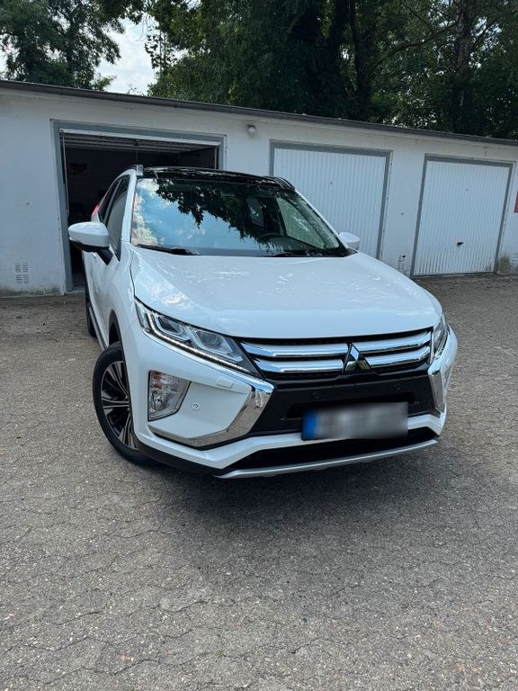 نمای دیگر میتسوبیشی اکلیپس کراس 4WD اتوماتیک LED...