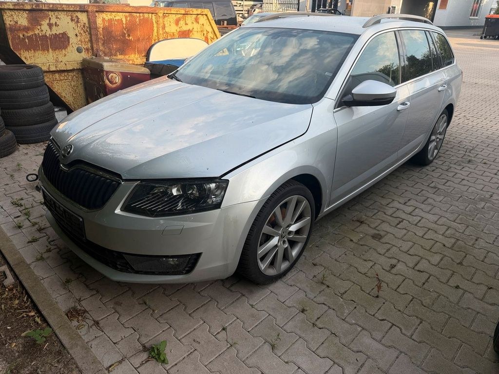 نمای دیگر اشکودا اکتاویا 2.0 TDI