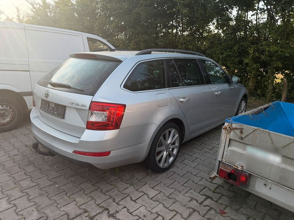 نمای دیگر اشکودا اکتاویا 2.0 TDI