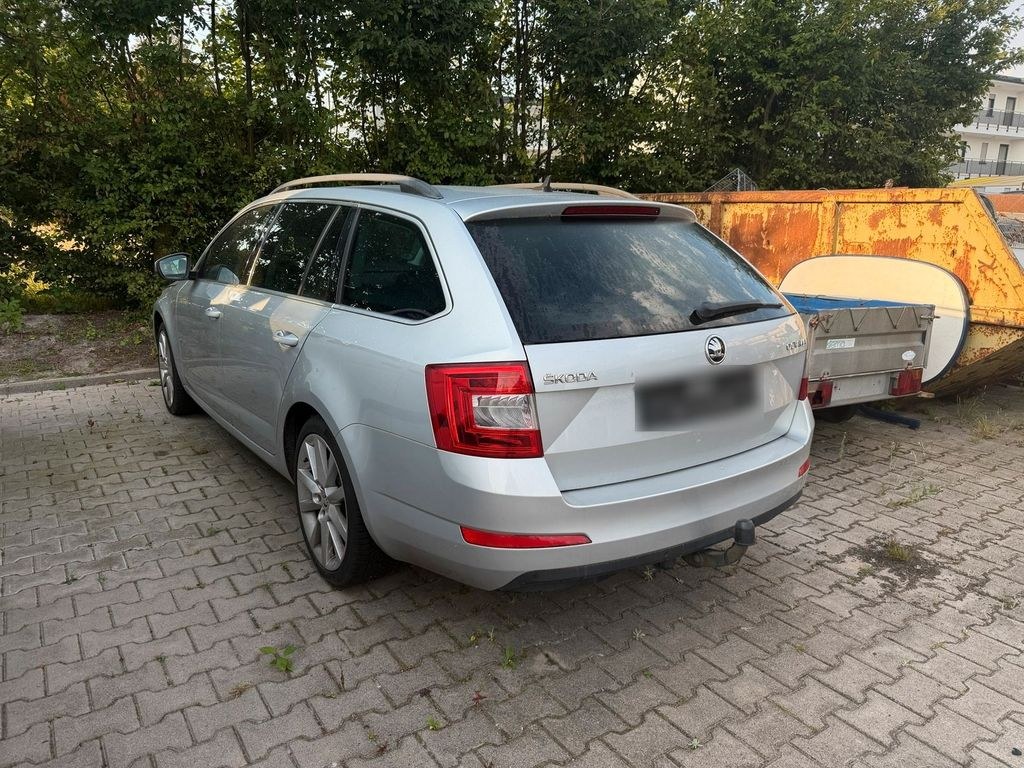 نمای دیگر اشکودا اکتاویا 2.0 TDI