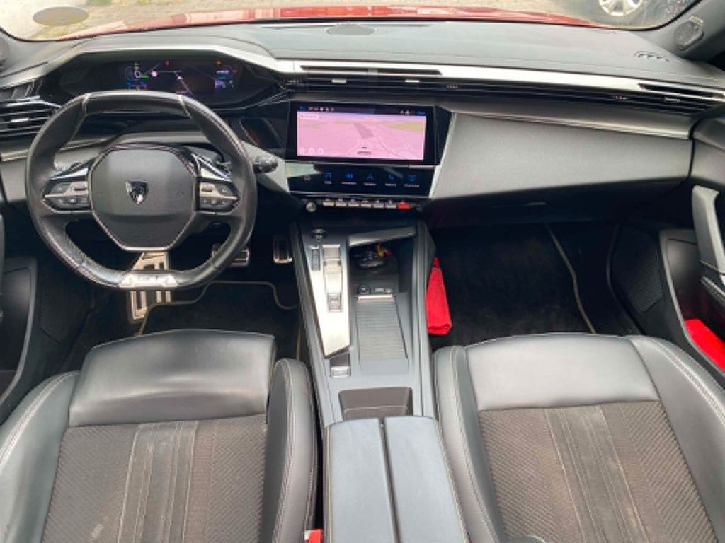 نمای دیگر پژو 308 هیبرید 180 GT پک