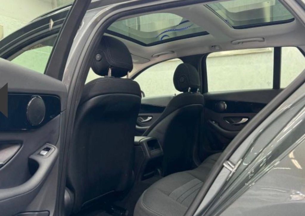 نمای دیگر مرسدس بنز C 200 d