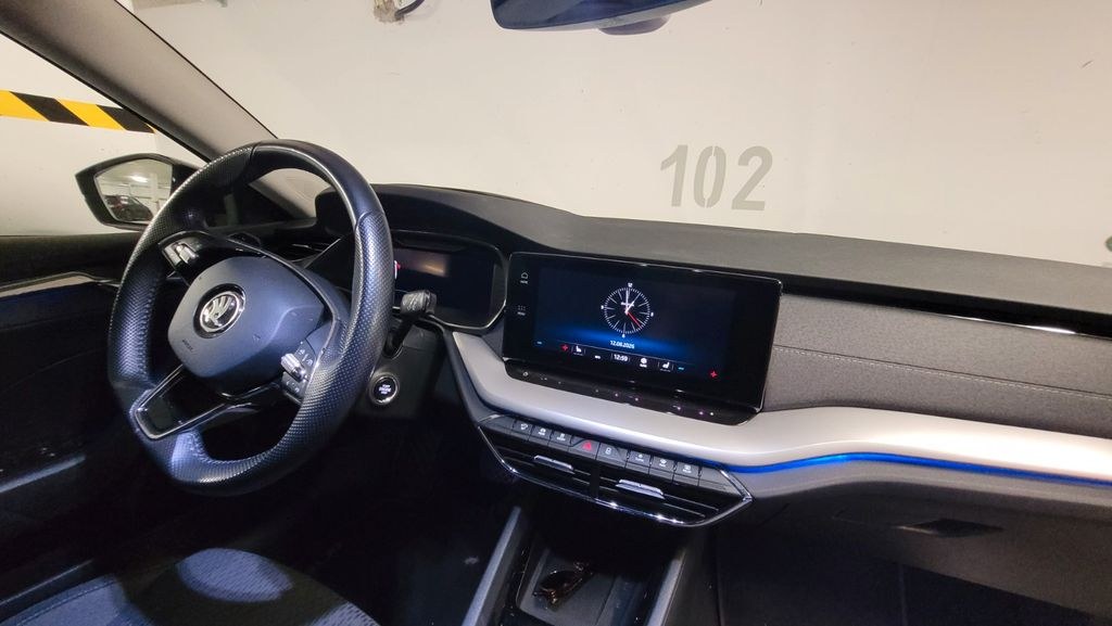 نمای دیگر اشکودا اکتاویا 2.0 TDI DSG فرست ادیت HUD/8 حالته/Travel