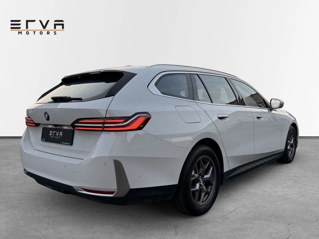 نمای دیگر بی ام و 520 5 تورینگ 520 d