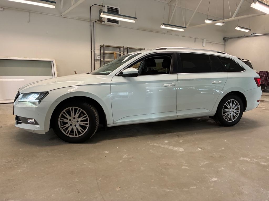 نمای دیگر اشکودا سوپرب 2.0 TDI SCR DSG استایل کومبی