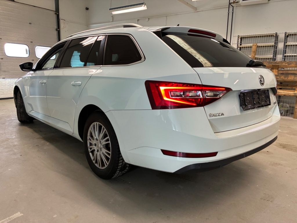 نمای دیگر اشکودا سوپرب 2.0 TDI SCR DSG استایل کومبی