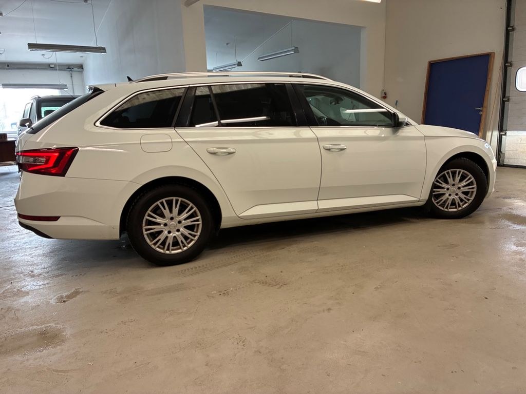 نمای دیگر اشکودا سوپرب 2.0 TDI SCR DSG استایل کومبی
