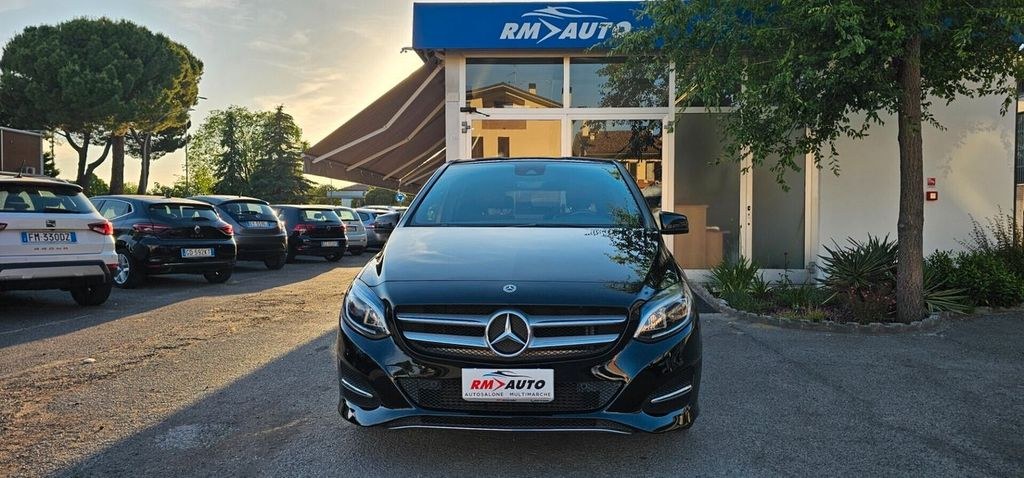 نمای دیگر مرسدس بنز مرسدس B 180d اتوماتیک اکزکیوتیو سولو 74000
