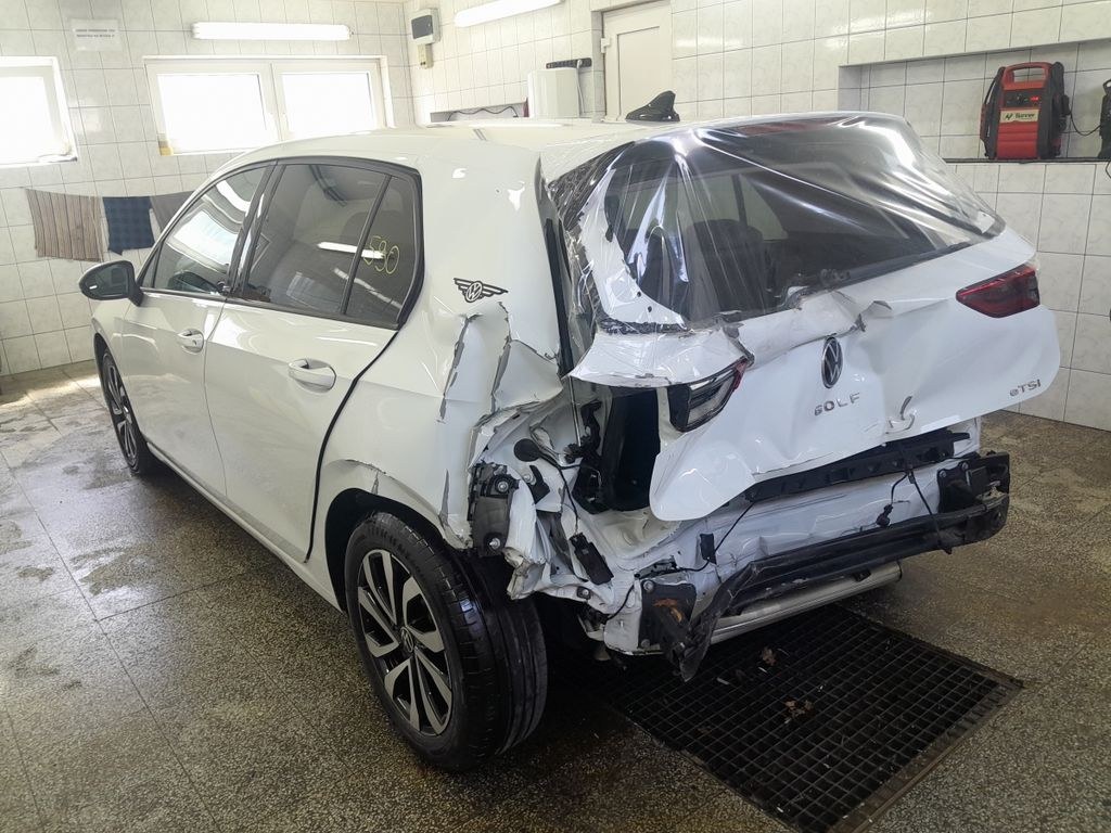 نمای دیگر فولکس واگن Golf VIII 1.0 eTSI OPF - 110