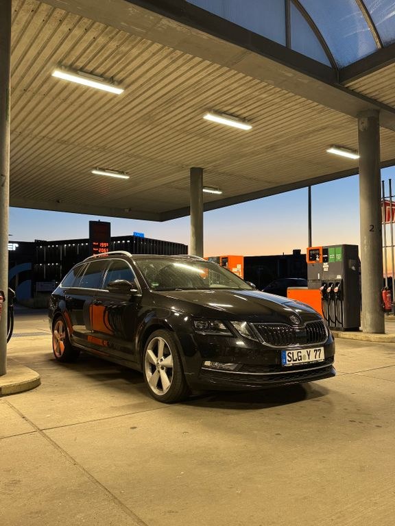 اشکودا اکتاویا 2.0 TDI dsg dq381