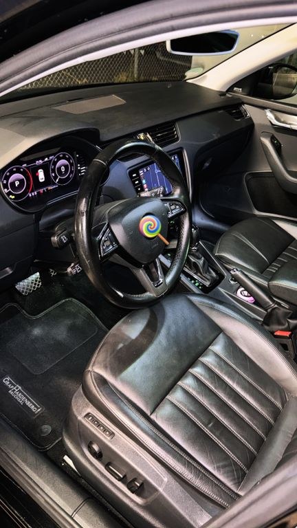 نمای دیگر اشکودا اکتاویا 2.0 TDI dsg dq381