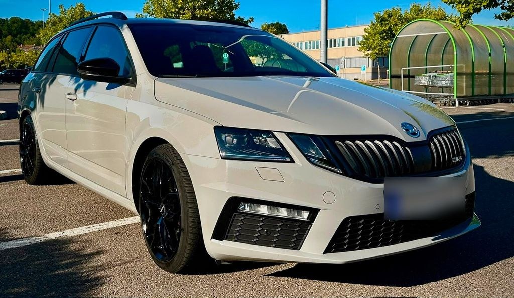 اشکودا اکتاویا RS 4x4 2.0 بدون تصادف/دفترچه سرویس