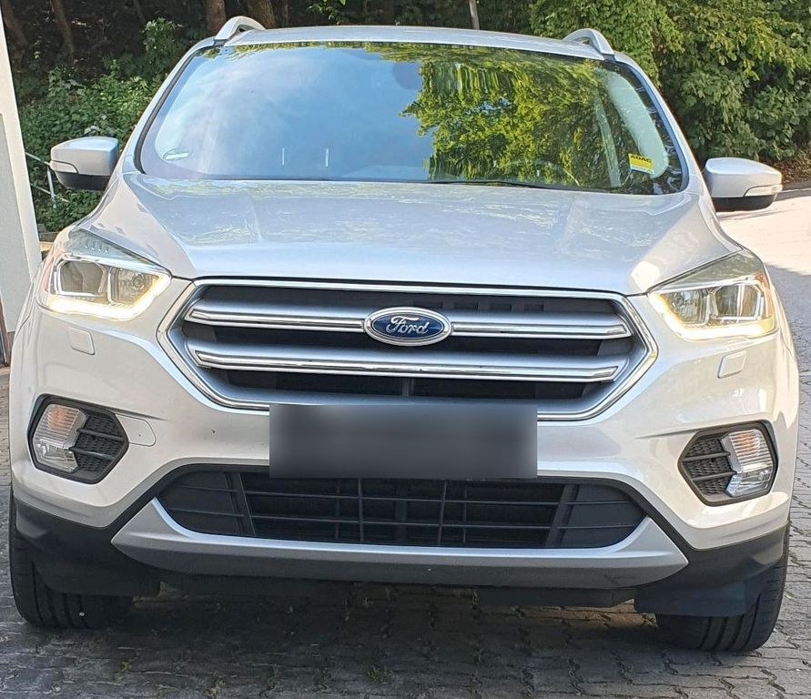 نمای دیگر فورد کوگا چهار چرخ محرک 2,0 دیزل