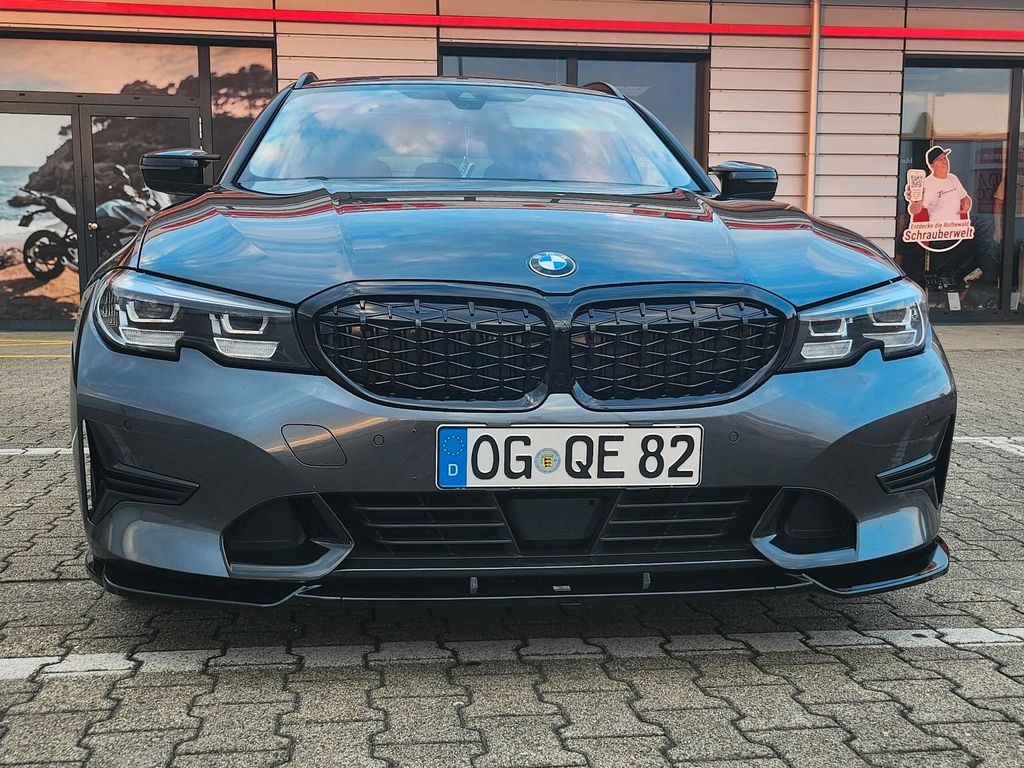 نمای دیگر بی ام و بی ام و 318d تورینگ لاین لوکس لاین اسپرت g21