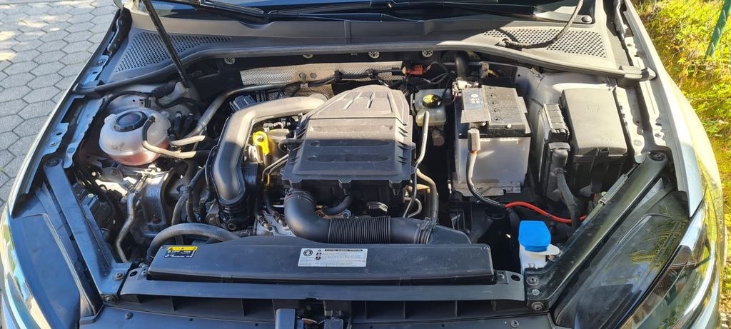 نمای دیگر فولکس واگن گلف 1.0 TSI ترندلاین واریانت ترندلاین