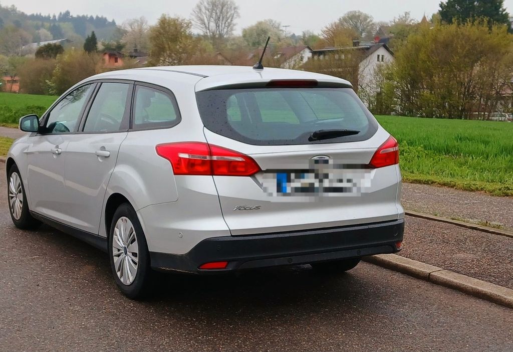 نمای دیگر فورد فوکوس 1,5 TDCi 88kW بیزینس تورنیه بیزینس...