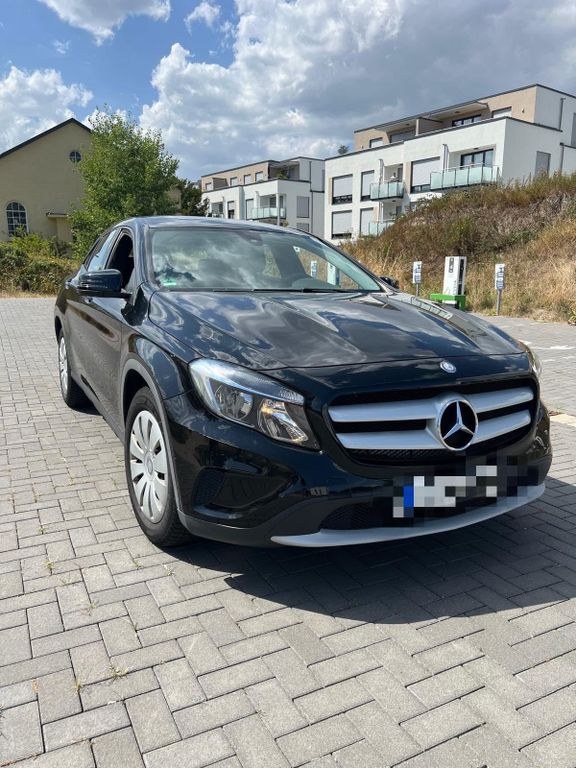 نمای دیگر مرسدس بنز مرسدس GLA 180