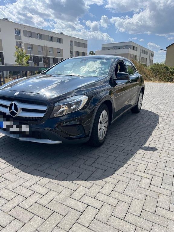 نمای دیگر مرسدس بنز مرسدس GLA 180