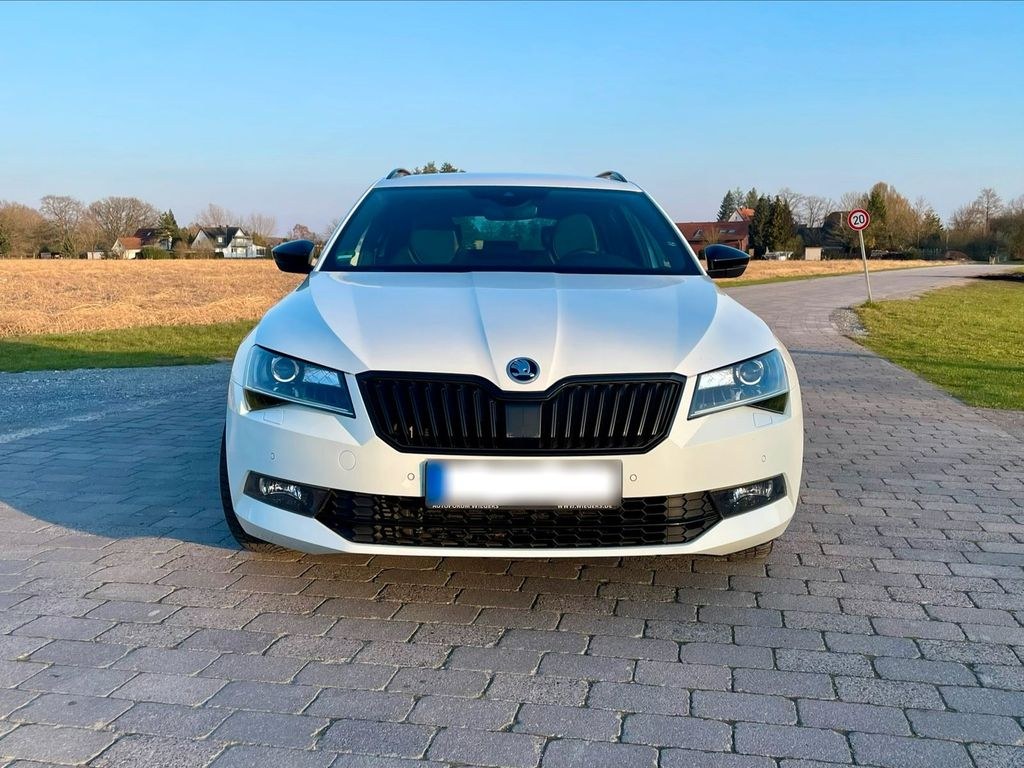 نمای دیگر اشکودا سوپرب 2.0 TDI SCR 140kW DSG اسپورت لاین کومبی