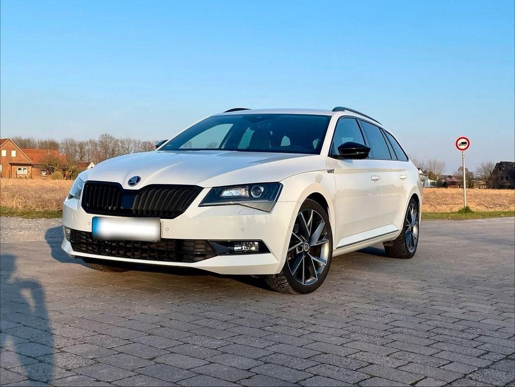 نمای دیگر اشکودا سوپرب 2.0 TDI SCR 140kW DSG اسپورت لاین کومبی