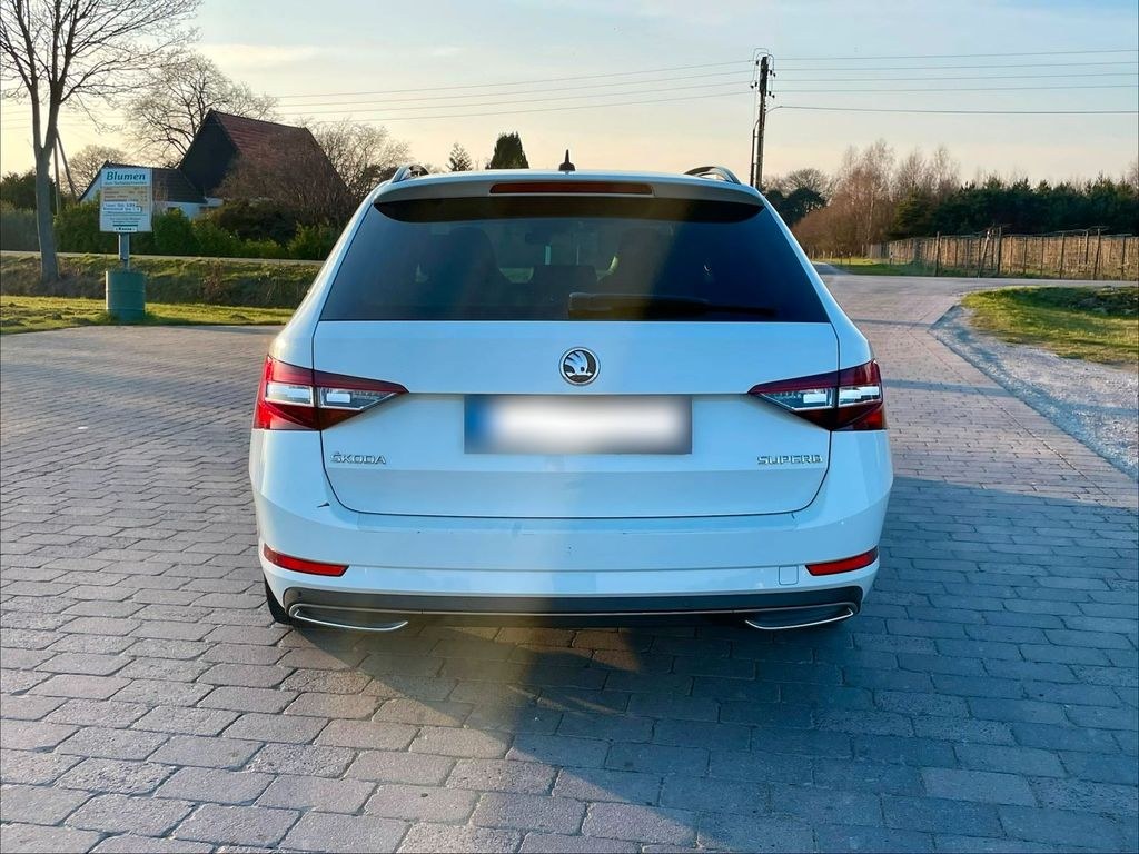 نمای دیگر اشکودا سوپرب 2.0 TDI SCR 140kW DSG اسپورت لاین کومبی