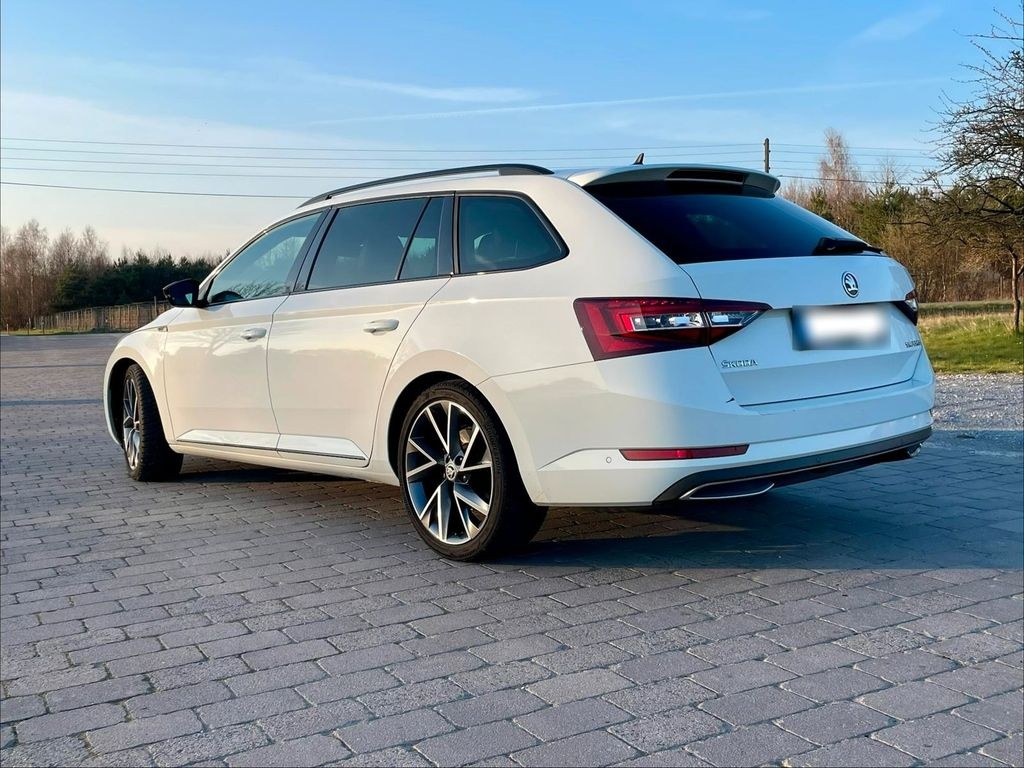 نمای دیگر اشکودا سوپرب 2.0 TDI SCR 140kW DSG اسپورت لاین کومبی