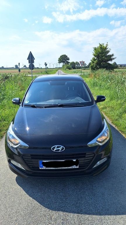 نمای دیگر هیوندای I20 اکتیو برای فروش