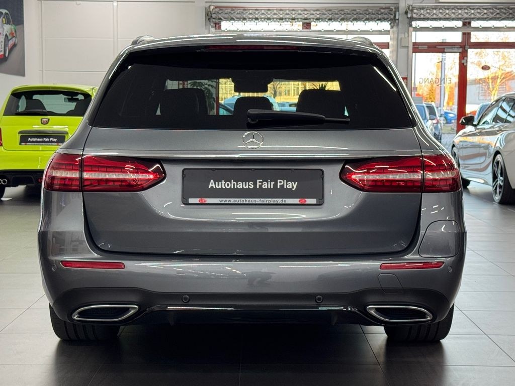 نمای دیگر مرسدس بنز E 300 de T-Mod. AMG/HUD/BURMESTER/WIDE/AHK