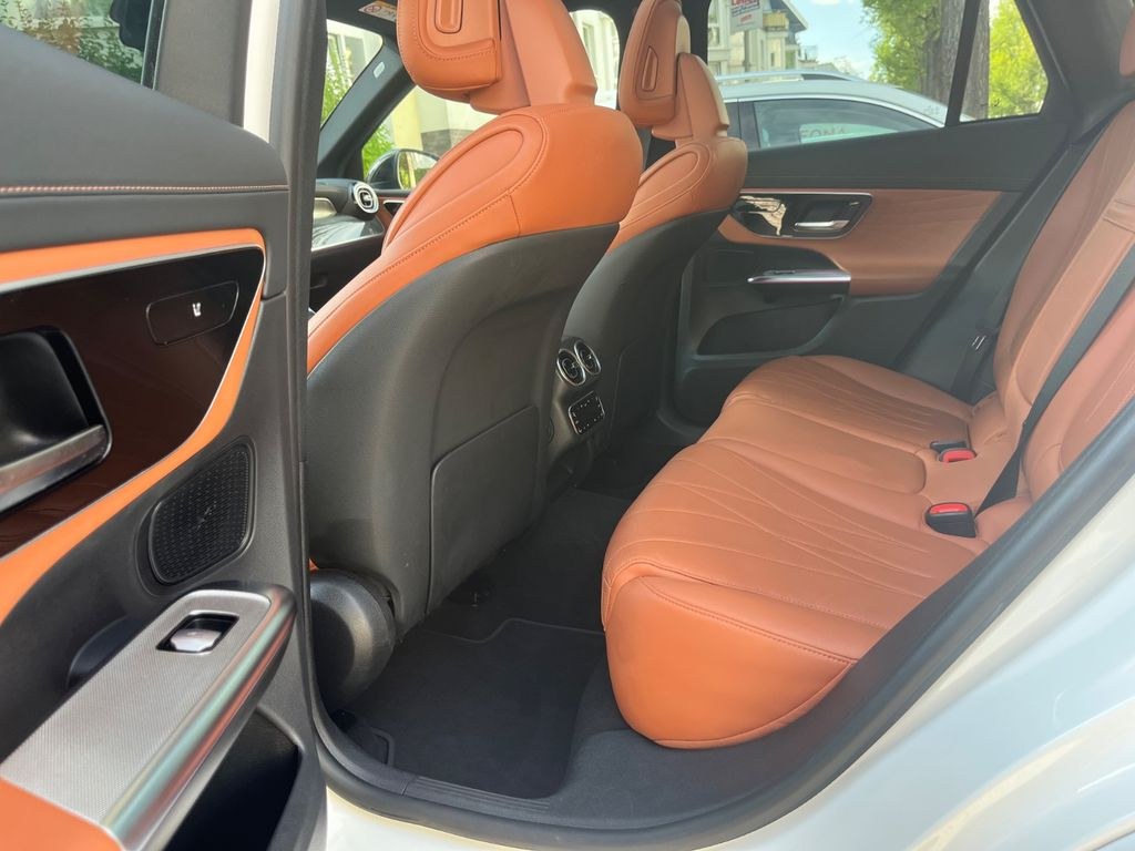 نمای دیگر مرسدس بنز GLC 220 d 4M. AMG.Premium Plus .Voll.Garantie