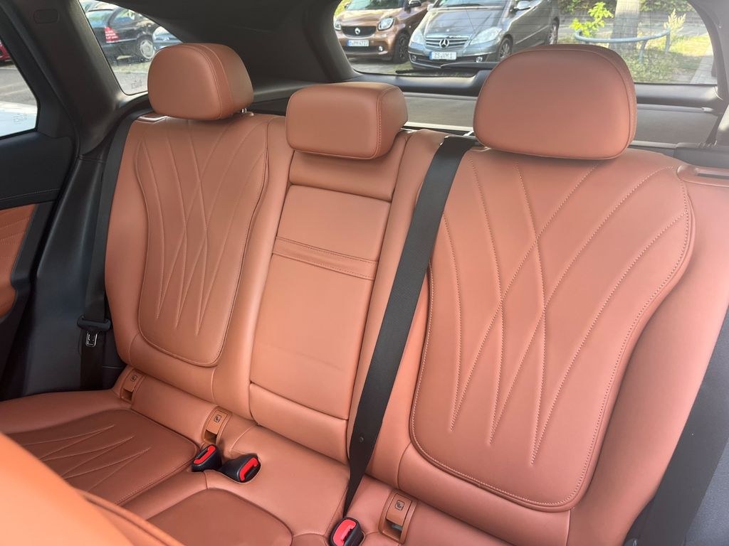 نمای دیگر مرسدس بنز GLC 220 d 4M. AMG.Premium Plus .Voll.Garantie
