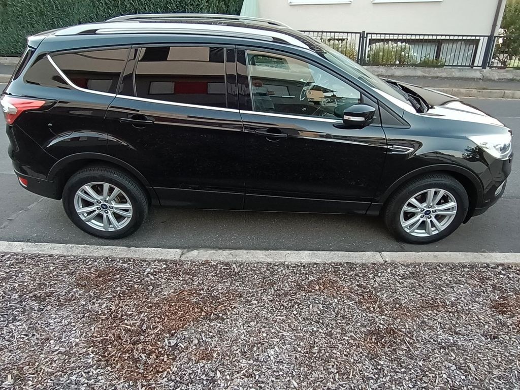 نمای دیگر فورد کوگا 2,0 TDCi 4x2 110kW کول و کانکت